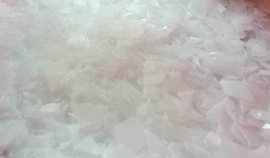 如果出現(xiàn)冰塊粘連，可能是因為制冰過程中水溫控制不當(dāng)